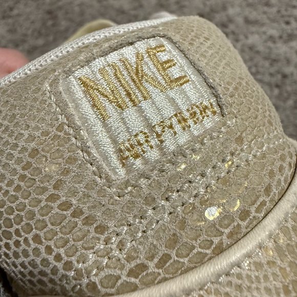 Nike Air Python white gold men’s tennis shoes size 9.5 scales - Picture 11 of 13